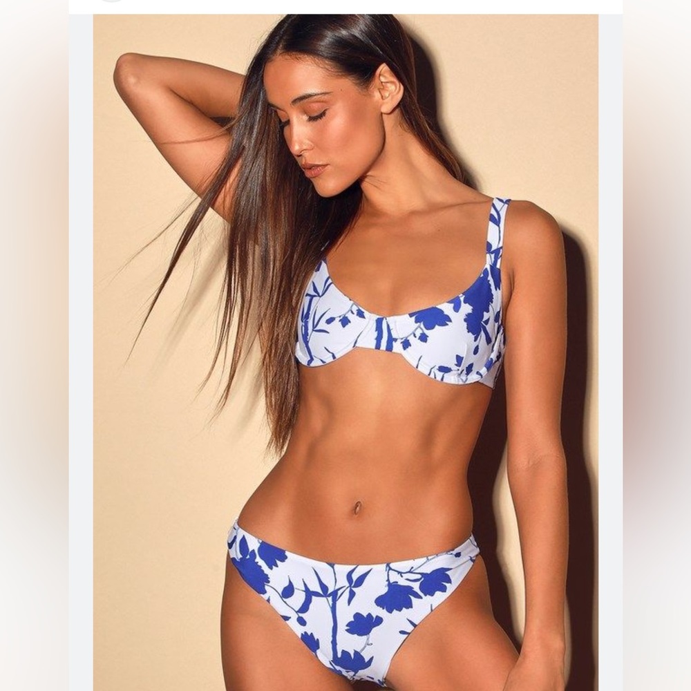 Lulus X Charlie Holiday Blue and White Floral Bikini Top (Size M)